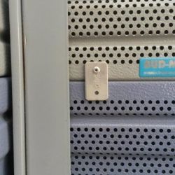 Połączenie elektryczne paneli akustycznych - uszynienie ekranów akustycznych przy liniach kolejowych Łącznik U50-30-4