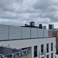 Obudowa akustyczna na dachu domu wielorodzinnego Warszawa
