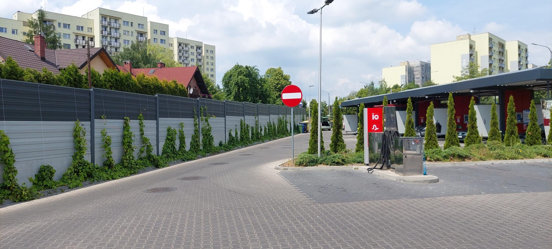 Ogrodzenie akustyczne myjnia bezobsługowa na stacji benzynowej Tychy