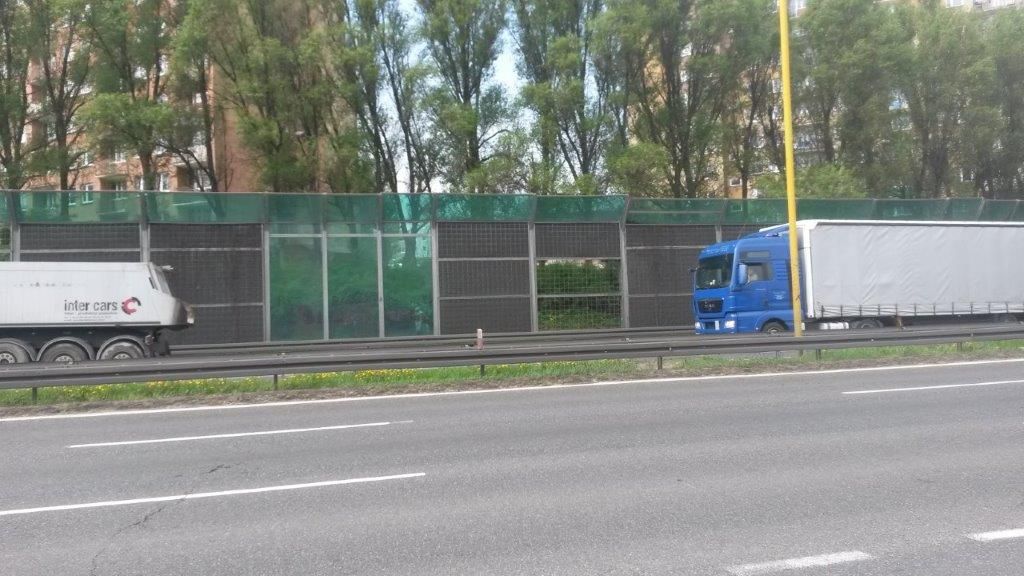 Panel łatwo uszkodzić można mechaniczne