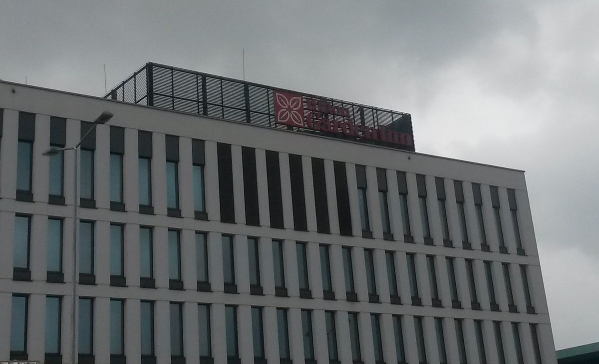Obudowa akustyczna na dachu Hotel Hilton Balice