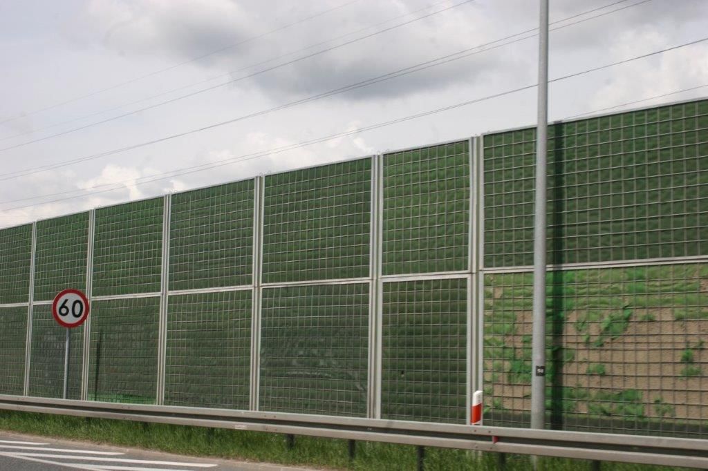 Usterki i wady ekranów typu "zielona ściana"