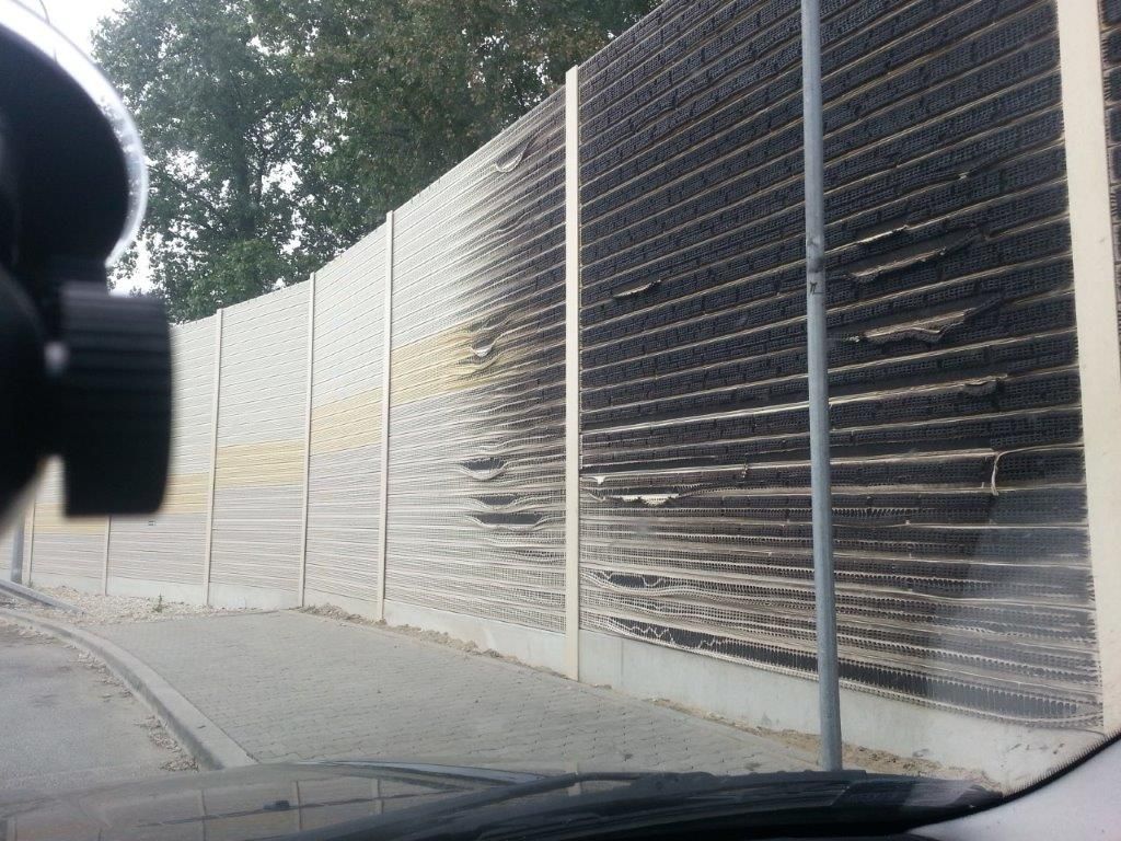 Usterki i wady ekranów plastikowych  - nieodporne na ogień