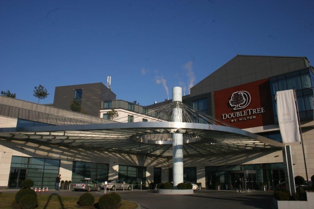 Obudowa akustyczna na dachu DoubleTree by Hilton Hotel & Conference Centre
