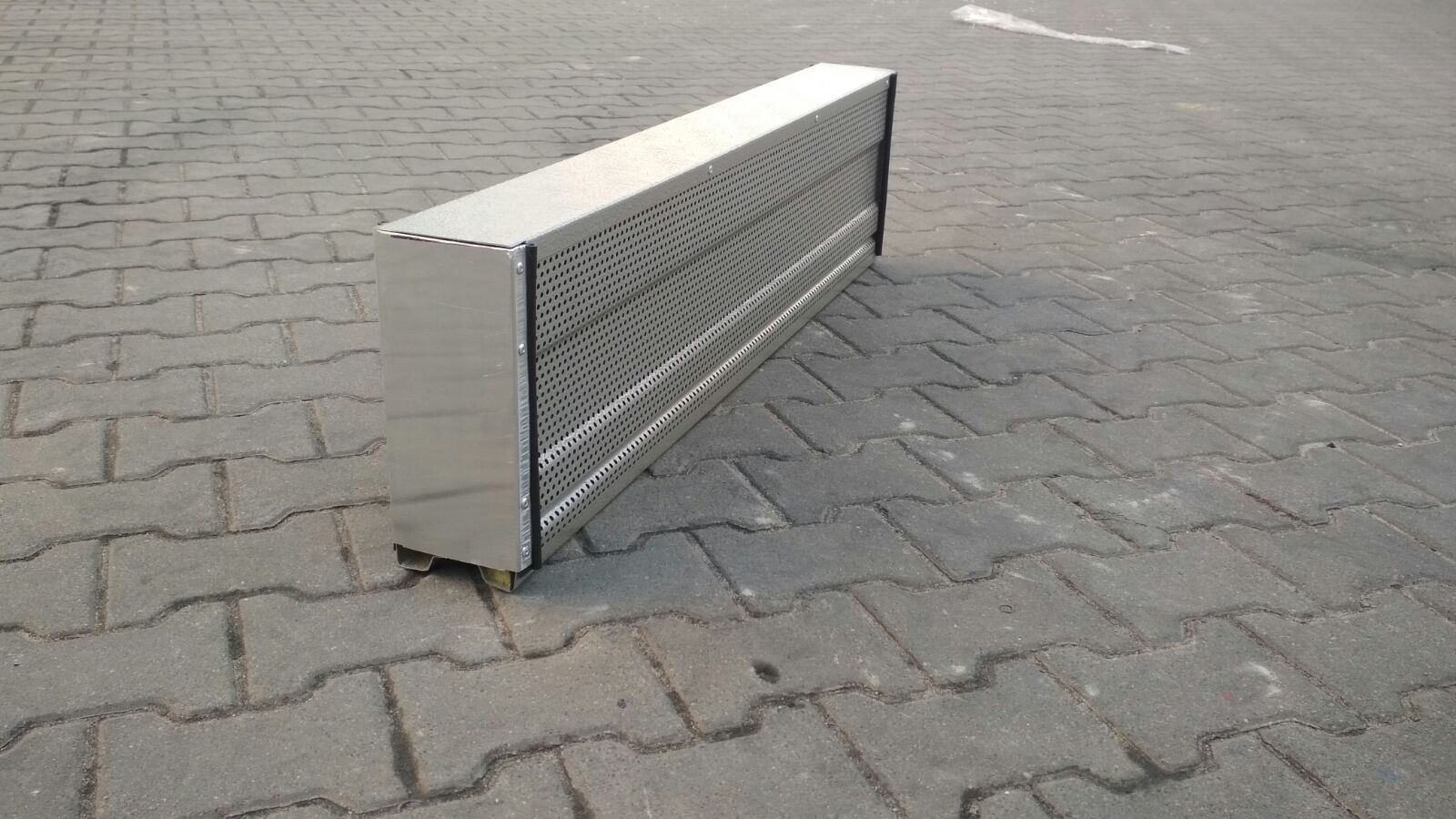 Panele  o nietypowej wysokości - panel przycięty zakończony obróbką 