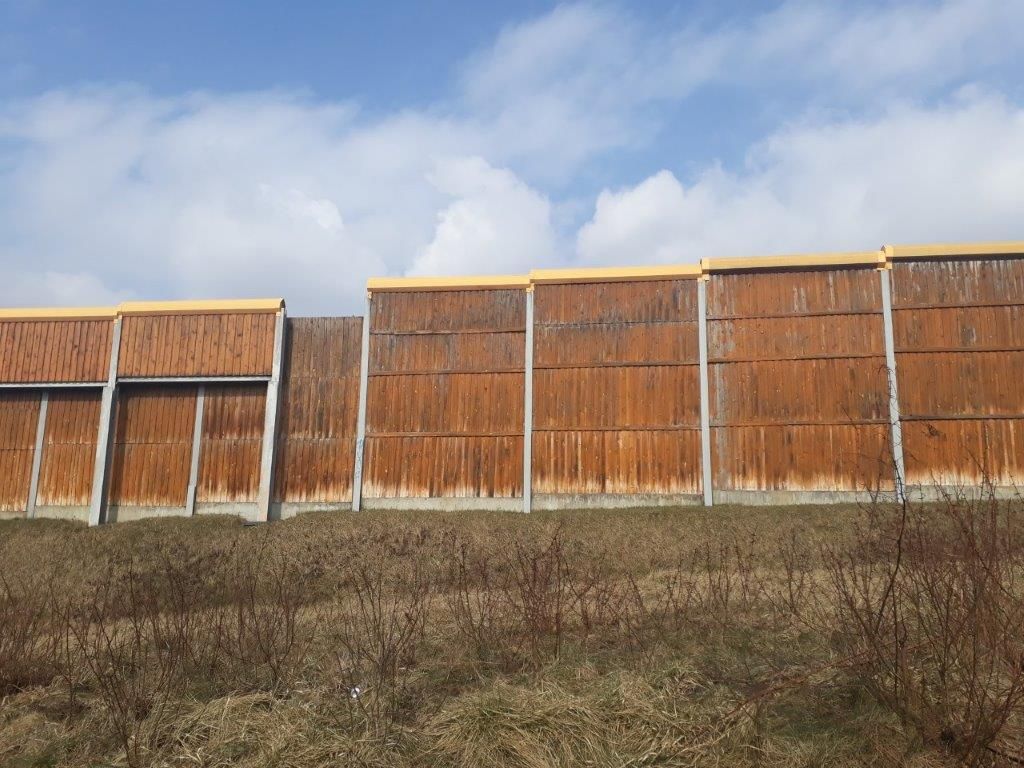 Wady i zalety ekranów akustycznych drewnianych