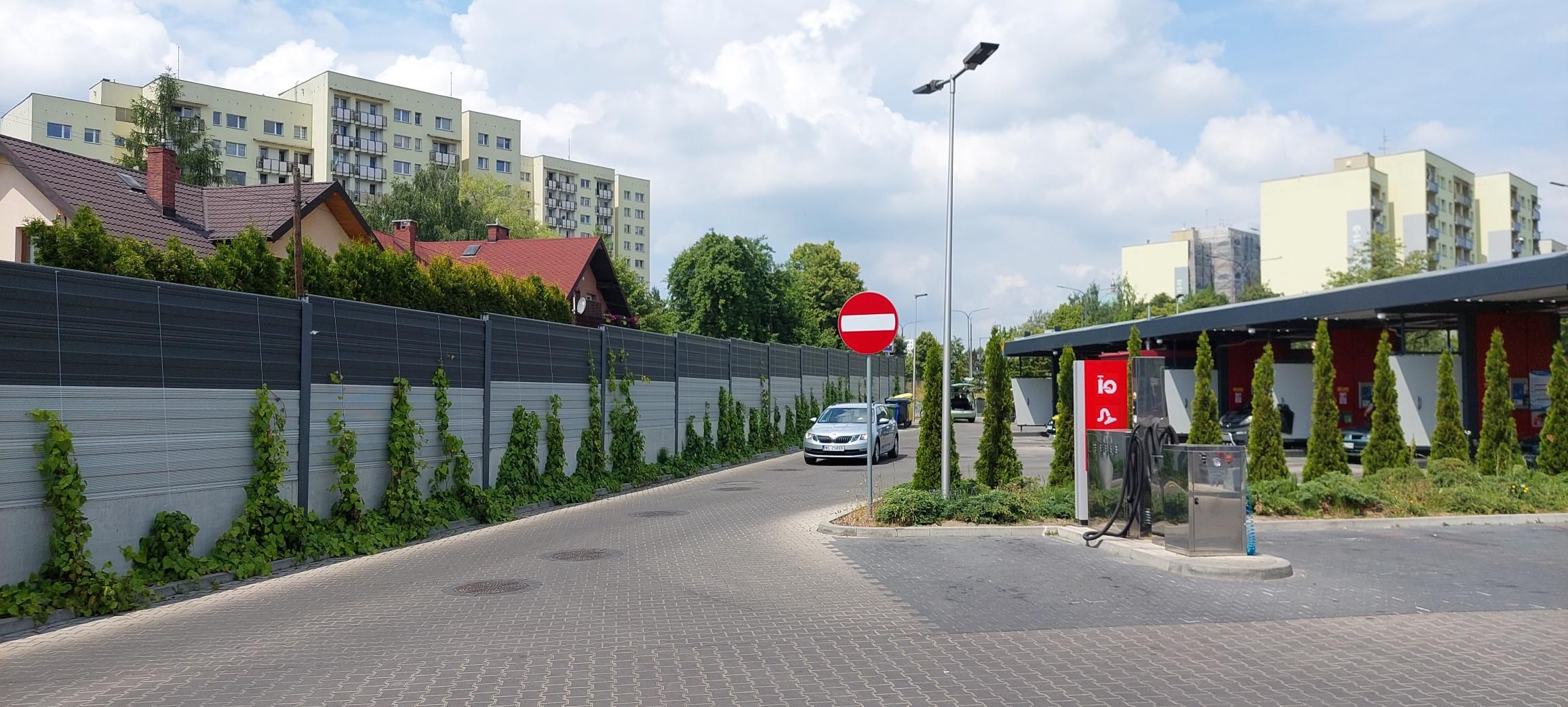 Ogrodzenie akustyczne myjnia bezobsługowa na stacji benzynowej Tychy