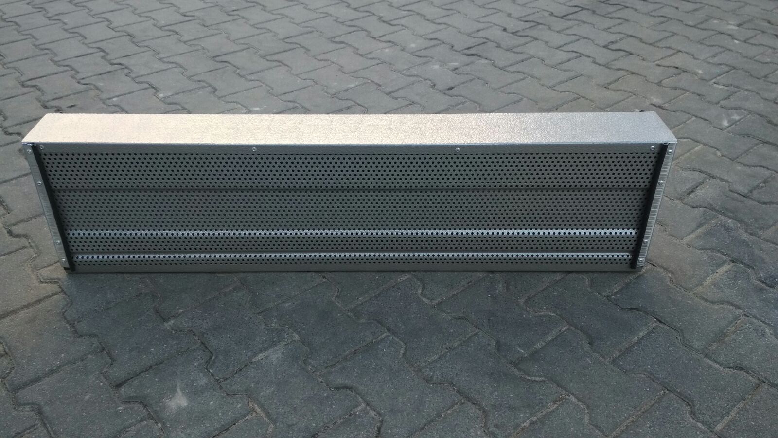 Panele  o nietypowej wysokości - panel przycięty zakończony obróbką 