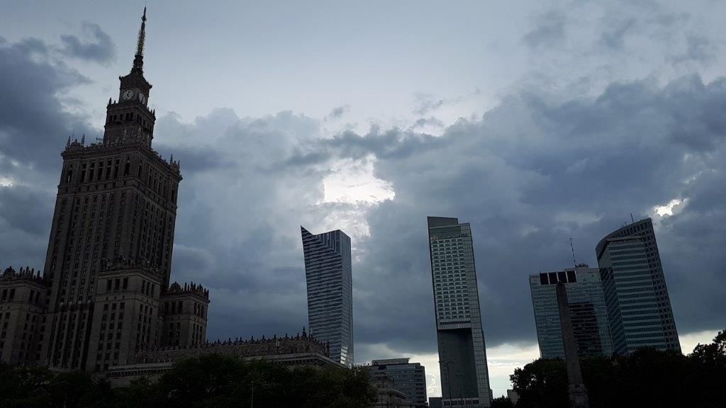 Obudowa akustyczna na dachu wieżowca  Warszawa Złota 44